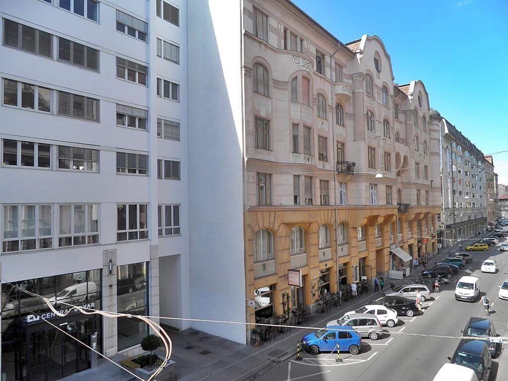 Gozsdu Entertainment District Apartment — Photos 1